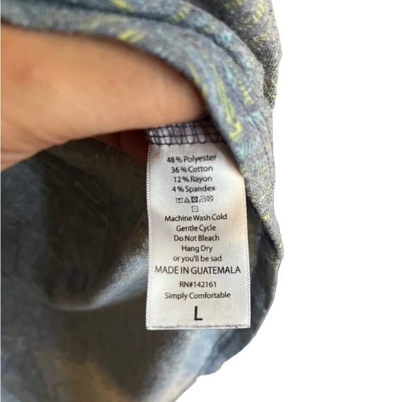 LuLaRoe ~ Women's High Low Light Blue Quarter Sleeve Shirt Size Large - Picture 4 of 5